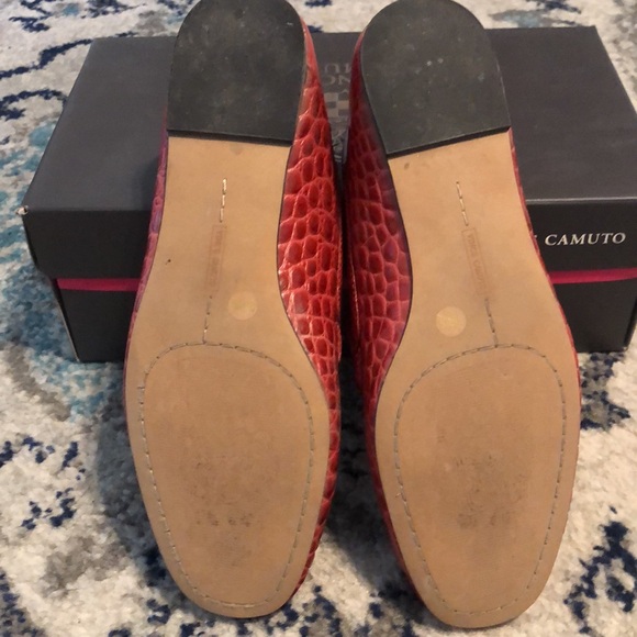 Vince Camuto  Red Crocodile-Embossed Womems  EUC - Picture 3 of 6